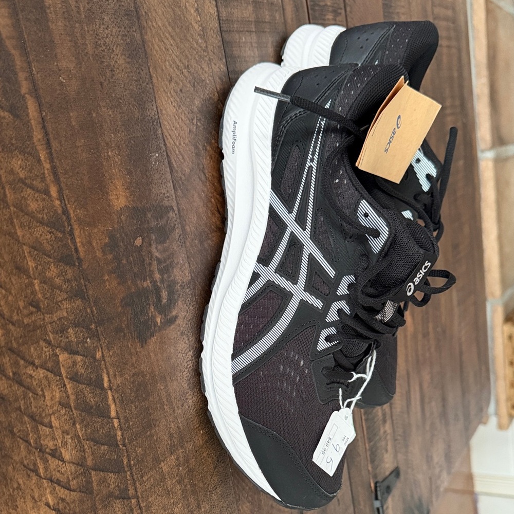 ASICS Black and White Athletic Sneakers men’s 9.5
